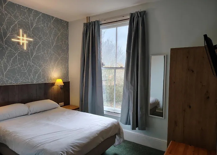 River Hotel
